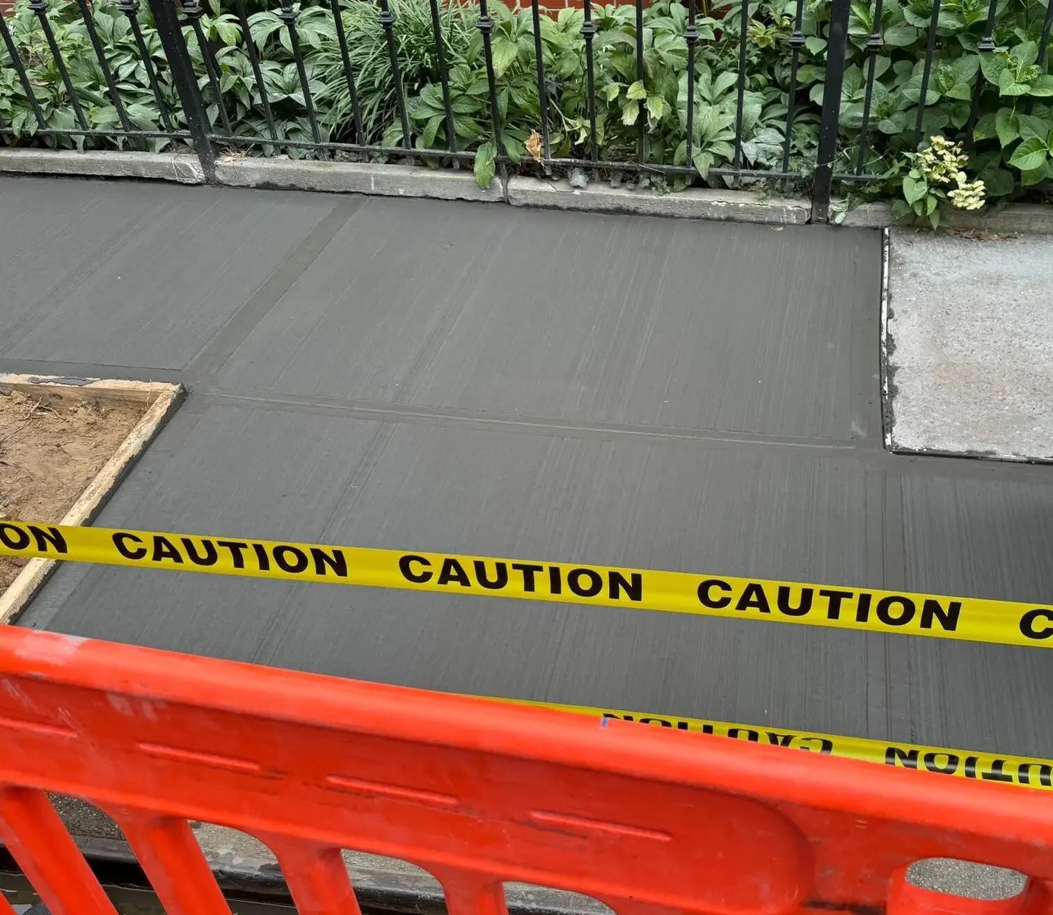 Fixing damaged concrete sidewalk in NYC